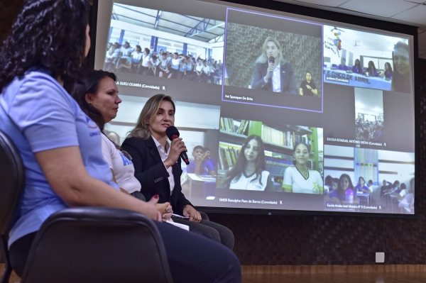 Estudantes são premiados por redações sobre adoção em concurso da Ampara